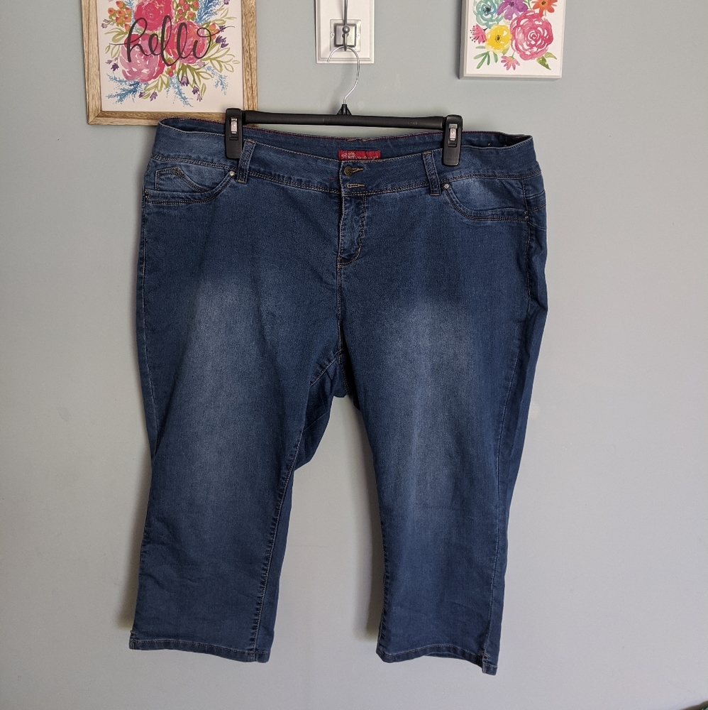 Super stretch plus size capri jeans 24W